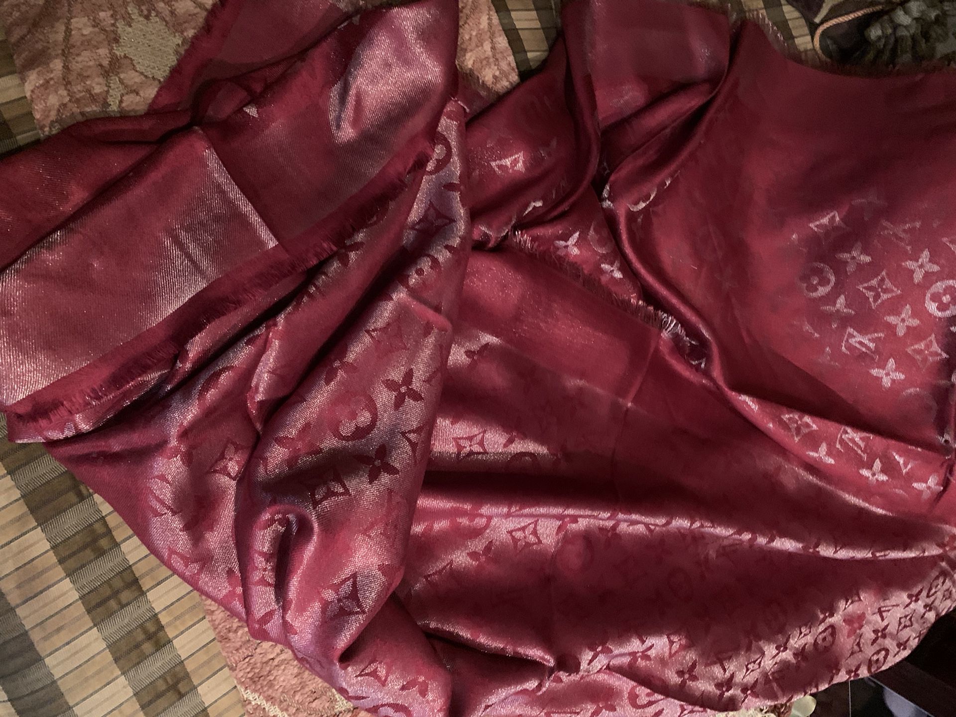 Authentic NWT Louis Vuitton burgundy monogram so shine blanket scarf for  Sale in Addison, TX - OfferUp