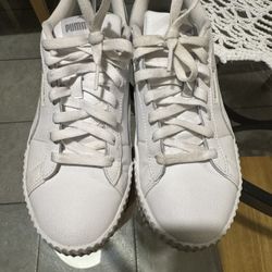 Puma Shoes Size 7.5 Like New 