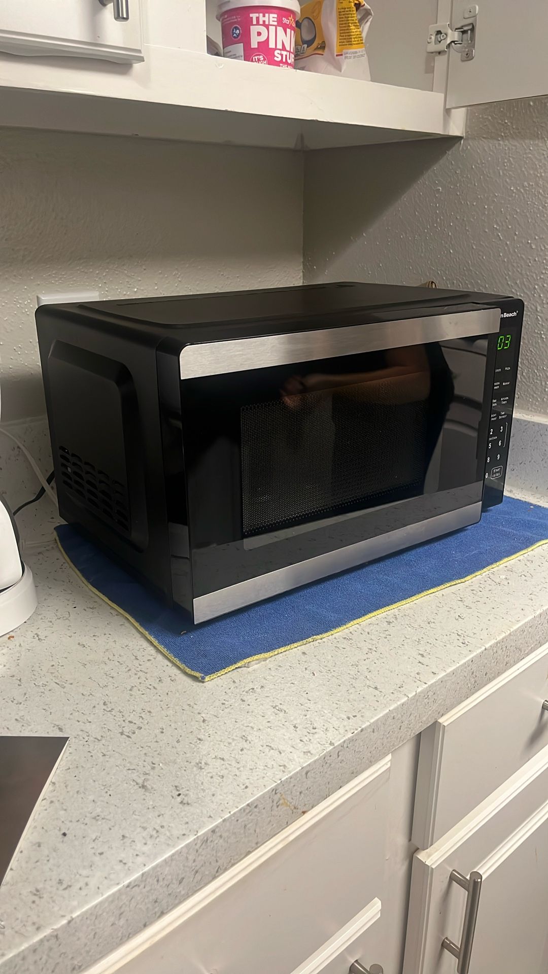 Hamilton Beach 0.9 Cubic Ft Countertop Microwave 