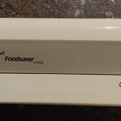 FOODSAVER COMPACT 
Vacuum Food Sealer System 
by Tilia 