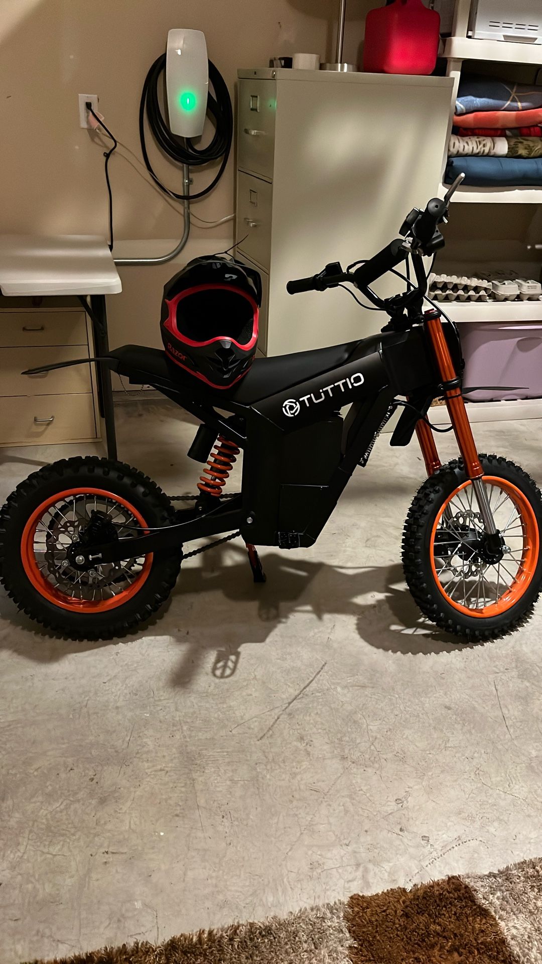 Tuttio Dirt bike And Helmet