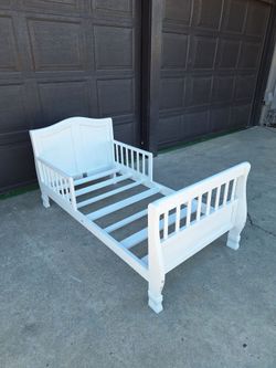 Toddler bed