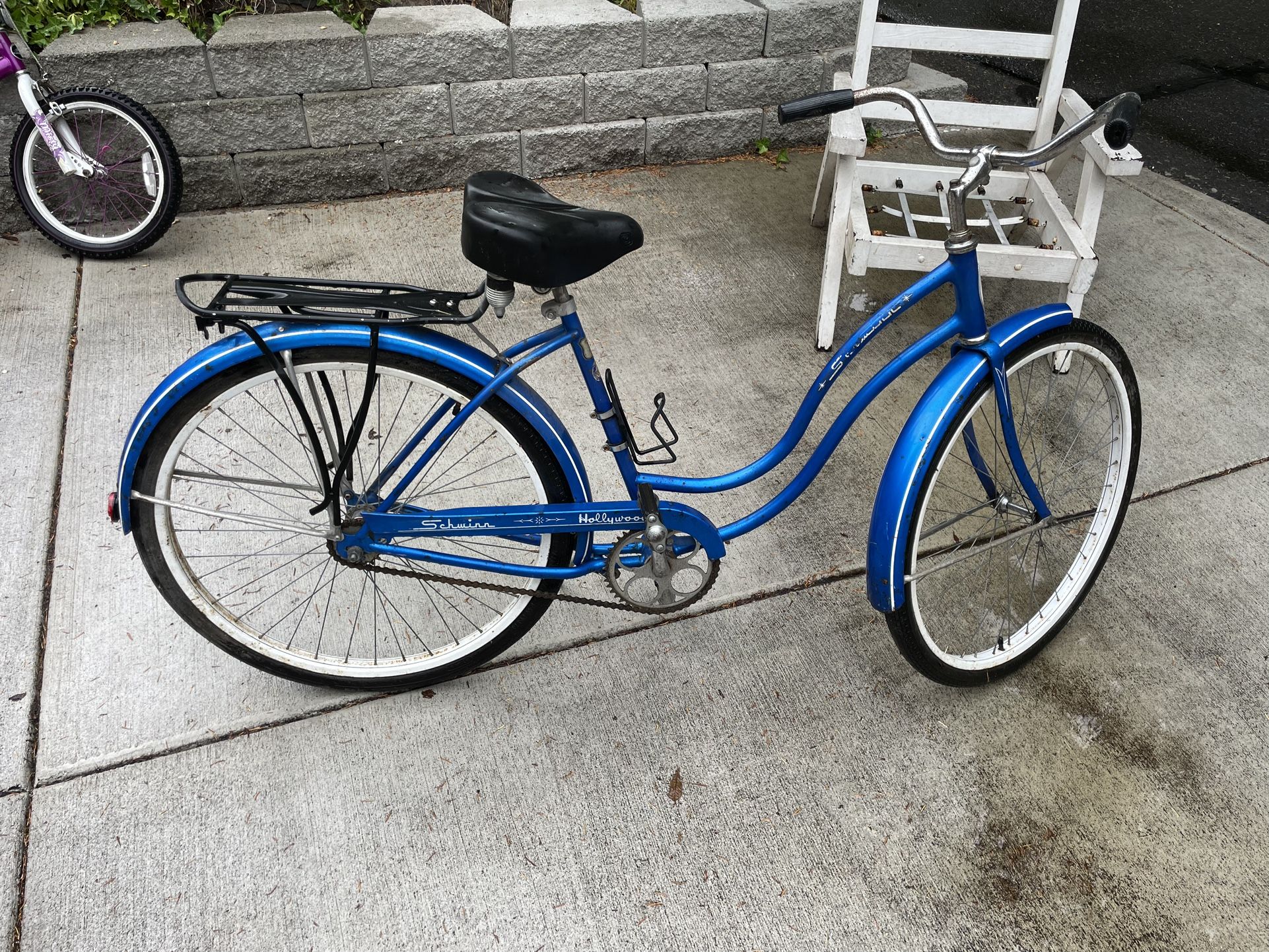 Schwinn Hollywood Cruiser Bike