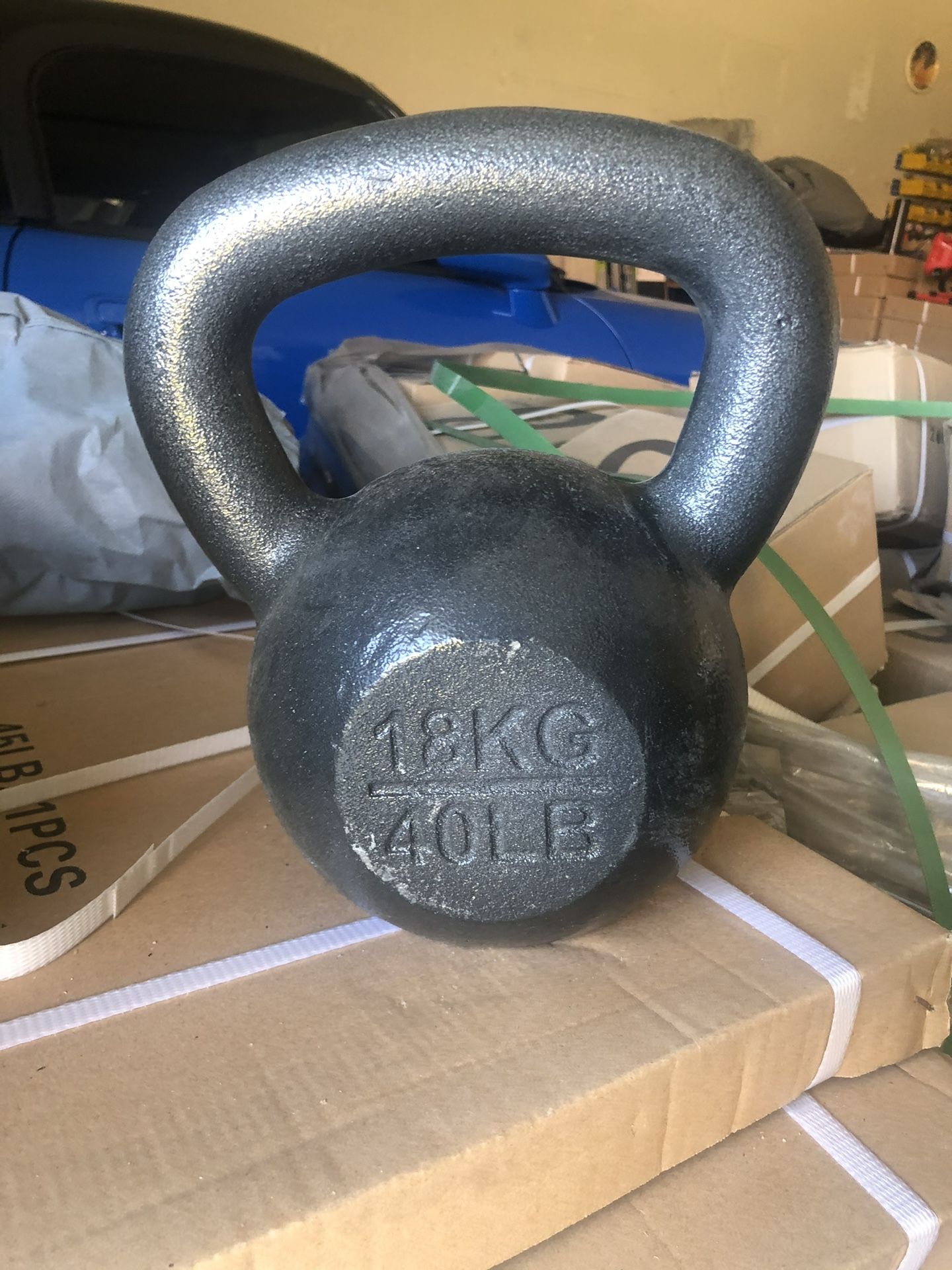 New 40lb 18kg Iron Kettlebell Solid Steel Weight Gym