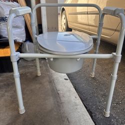 Commode Chair 