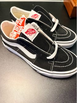 Vans NWT No Box  Women 7 Men 5.5