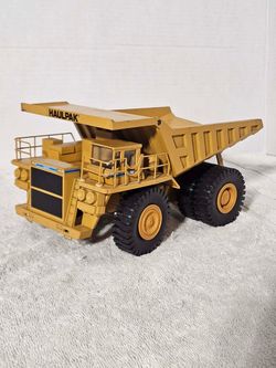 Haulpak Dresser Mining Truck 1:50 Scale (Discontinued Model)