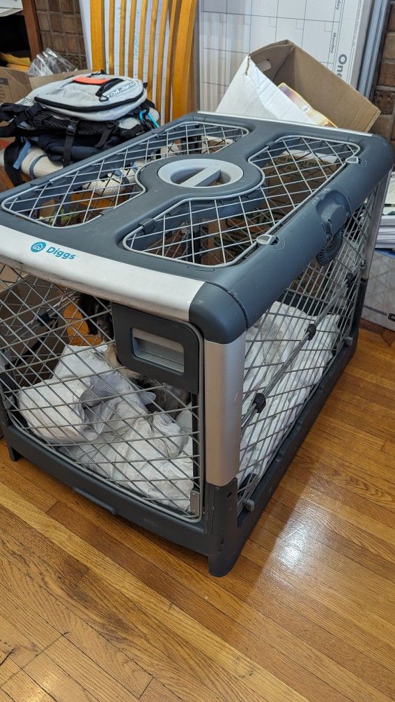 Diggs Revol Medium Dog Crate