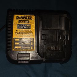DCB115 
12V /20V MAX* Charger