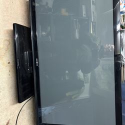 Insignia TV 50” With Roku Streaming Device 