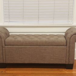 VERY STURDY End-Of-Bed Footboard Bench Storage Bedroom NEW NWT Tufted Sofa / Settee / Couch Natural Gray Linen Color CASUAL ELEGANCE