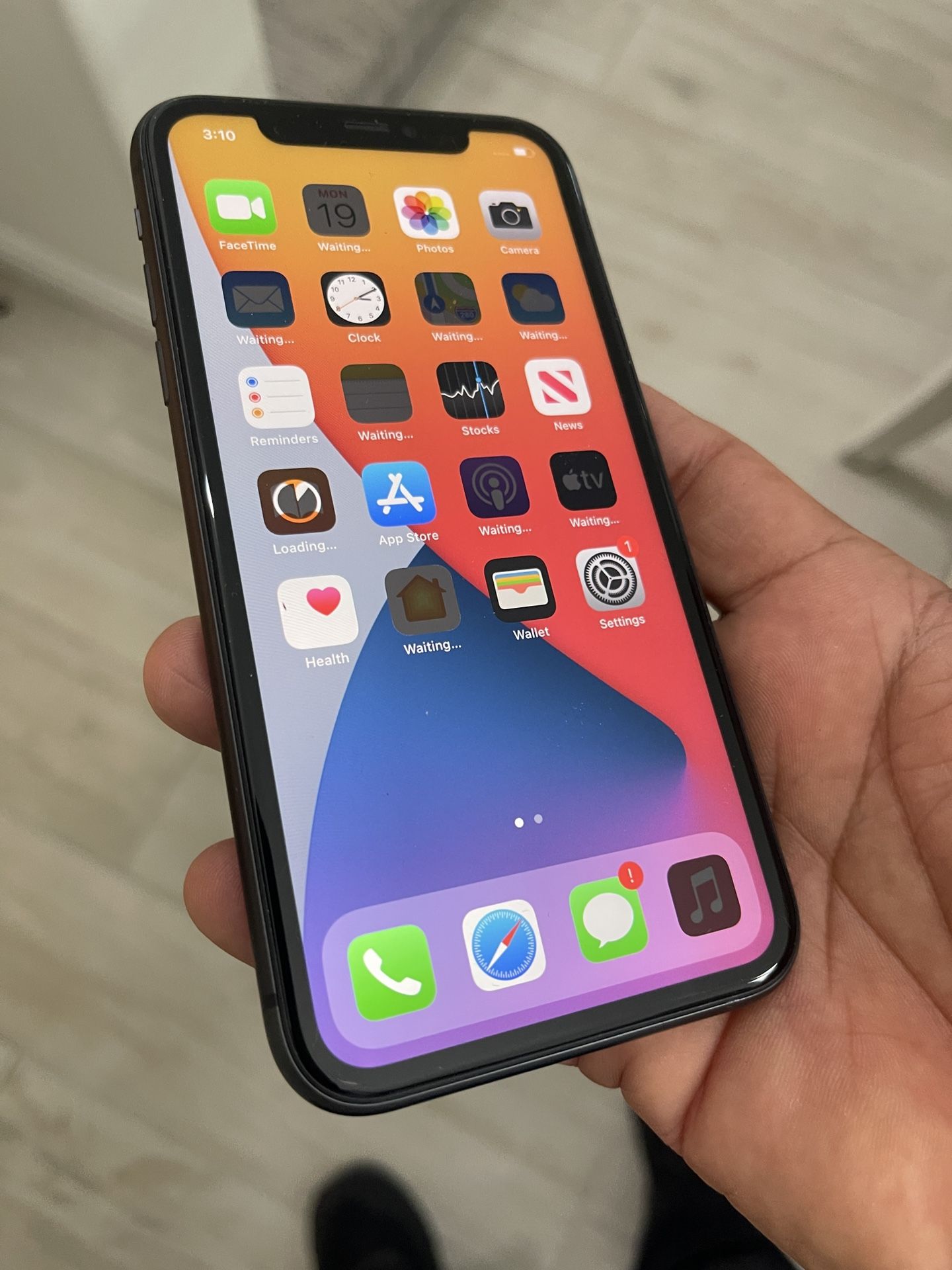 IPhone 11 128gb For Att And Cricket Carriers. (small Little Crack In The Back). Check Pics