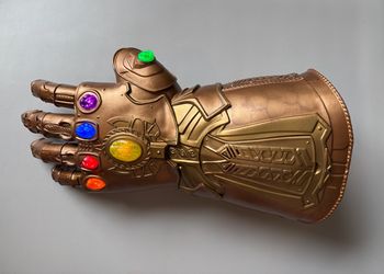 Marvel Legends Infinity Gauntlet Electronic Fist Avenger