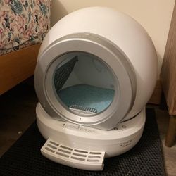 Furmax Automatic Self Cleaning Cat Litter Box 