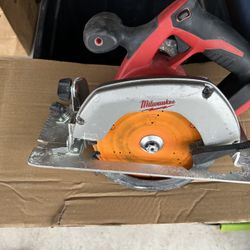 Milwaukee 6 1/2” Circular Saw—w/o battery