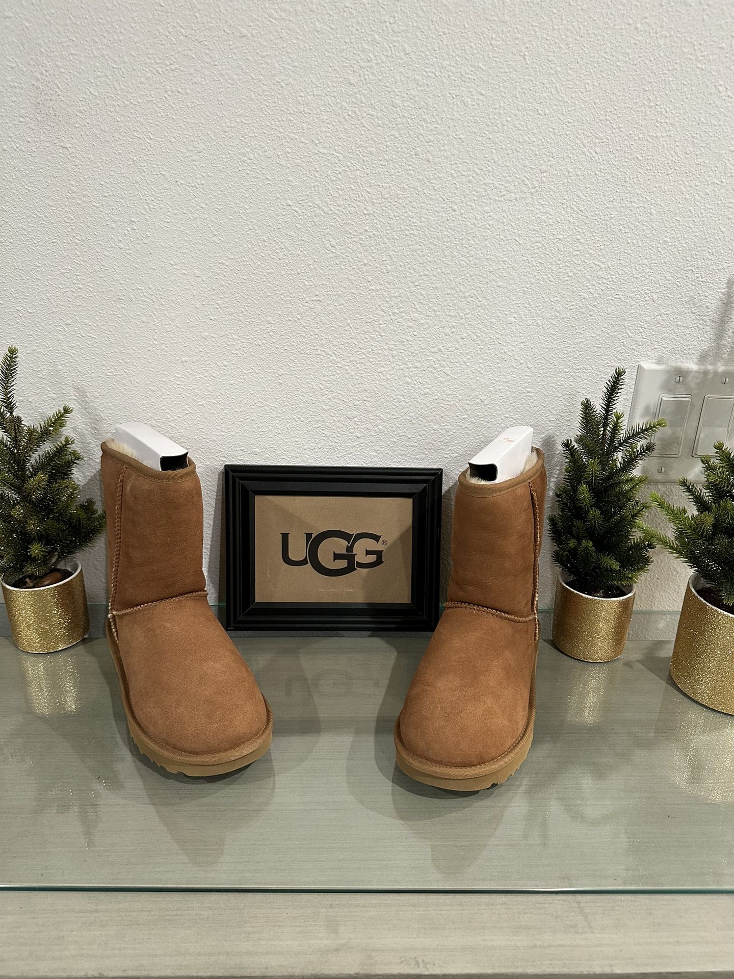 New UGG Women’s Classic Short Boot II Size 10