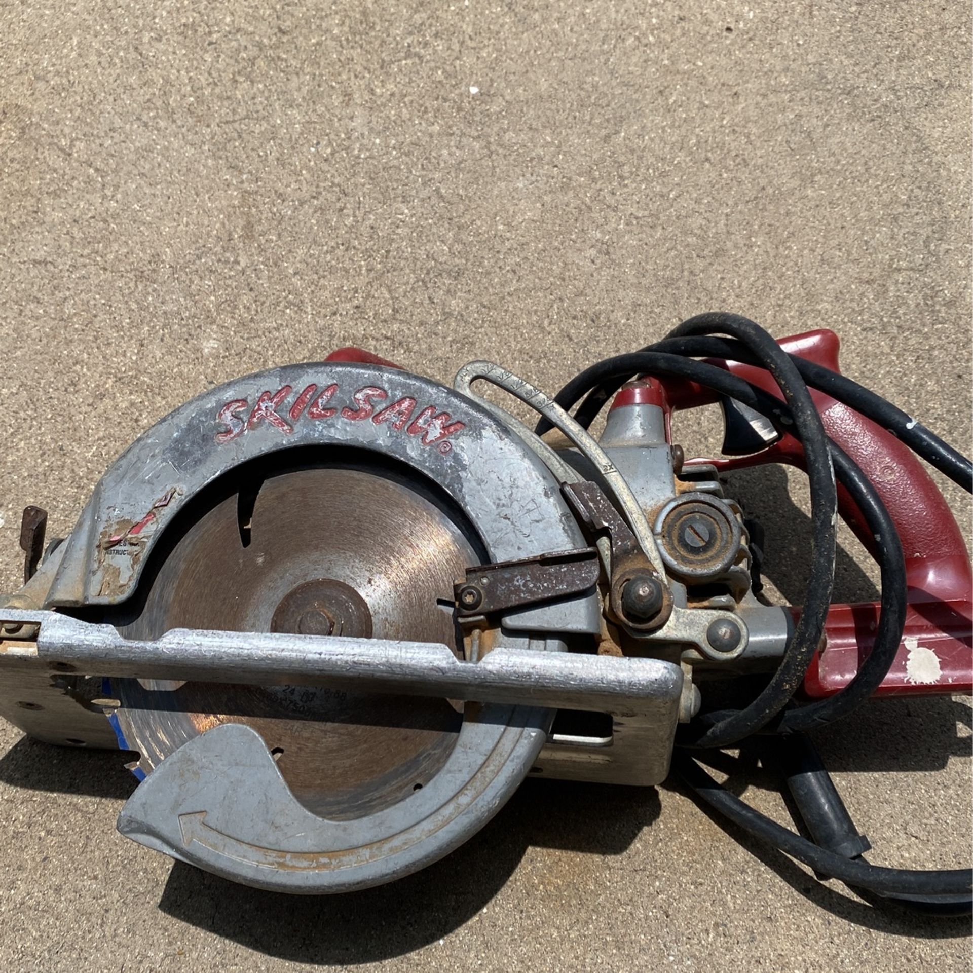 Milwaukee Skill saw Worm Drive