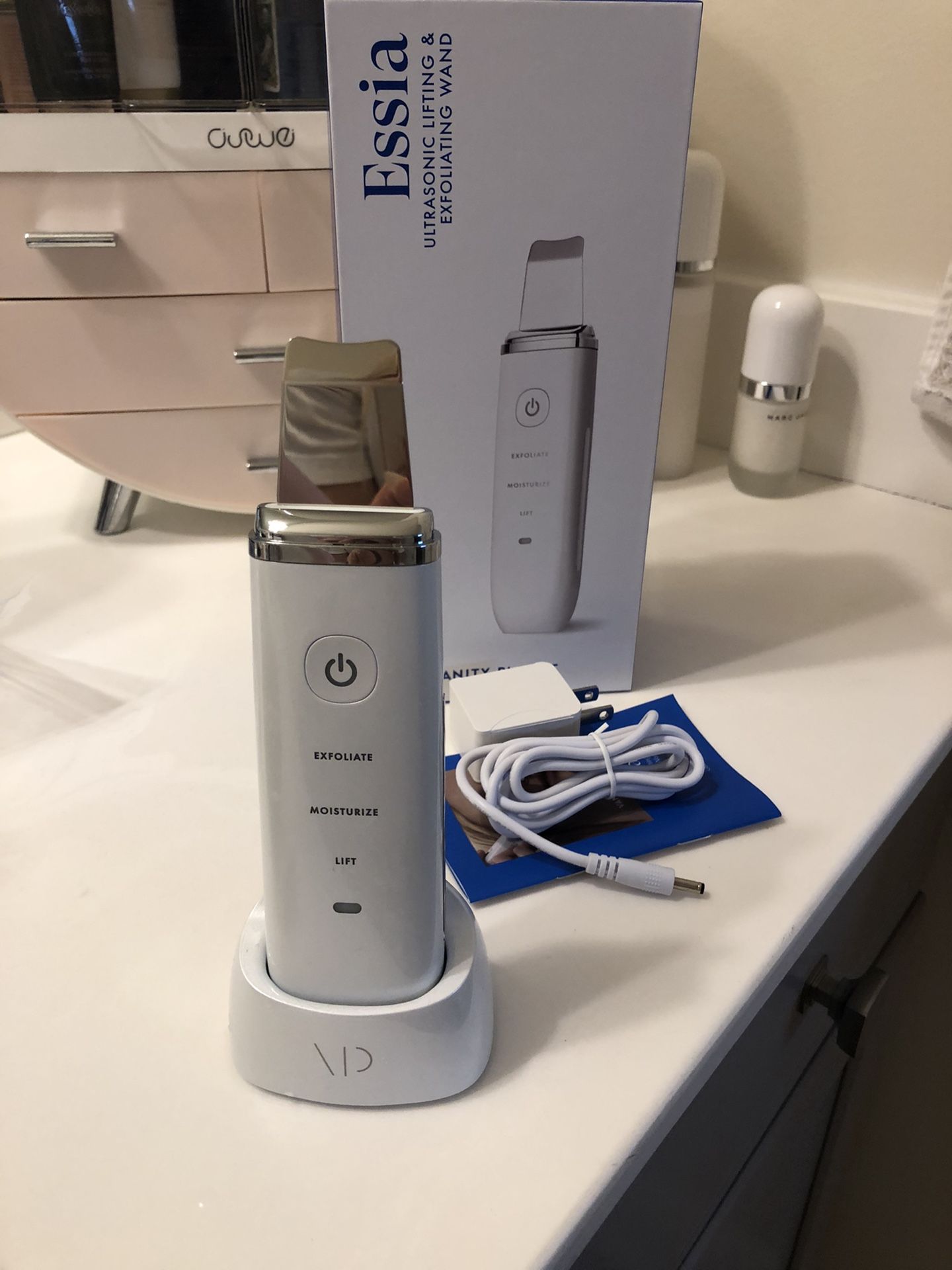 Essia Ultrasonic Lifting & Exfoliating Wand