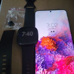 Samsung Galaxy S20+5G And Fitbit Versa 3