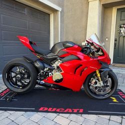 2021 Ducati V4S