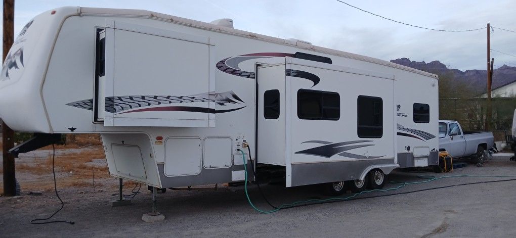 04 Keystone Raptor Toy Hauler