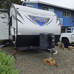 2019 Forest River Cruise Lite Travel Trailer