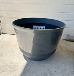 Very large decorative plant pot, new