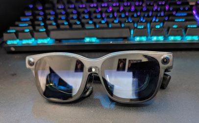 Viture Luma Ultra W/Box and Included nose pads