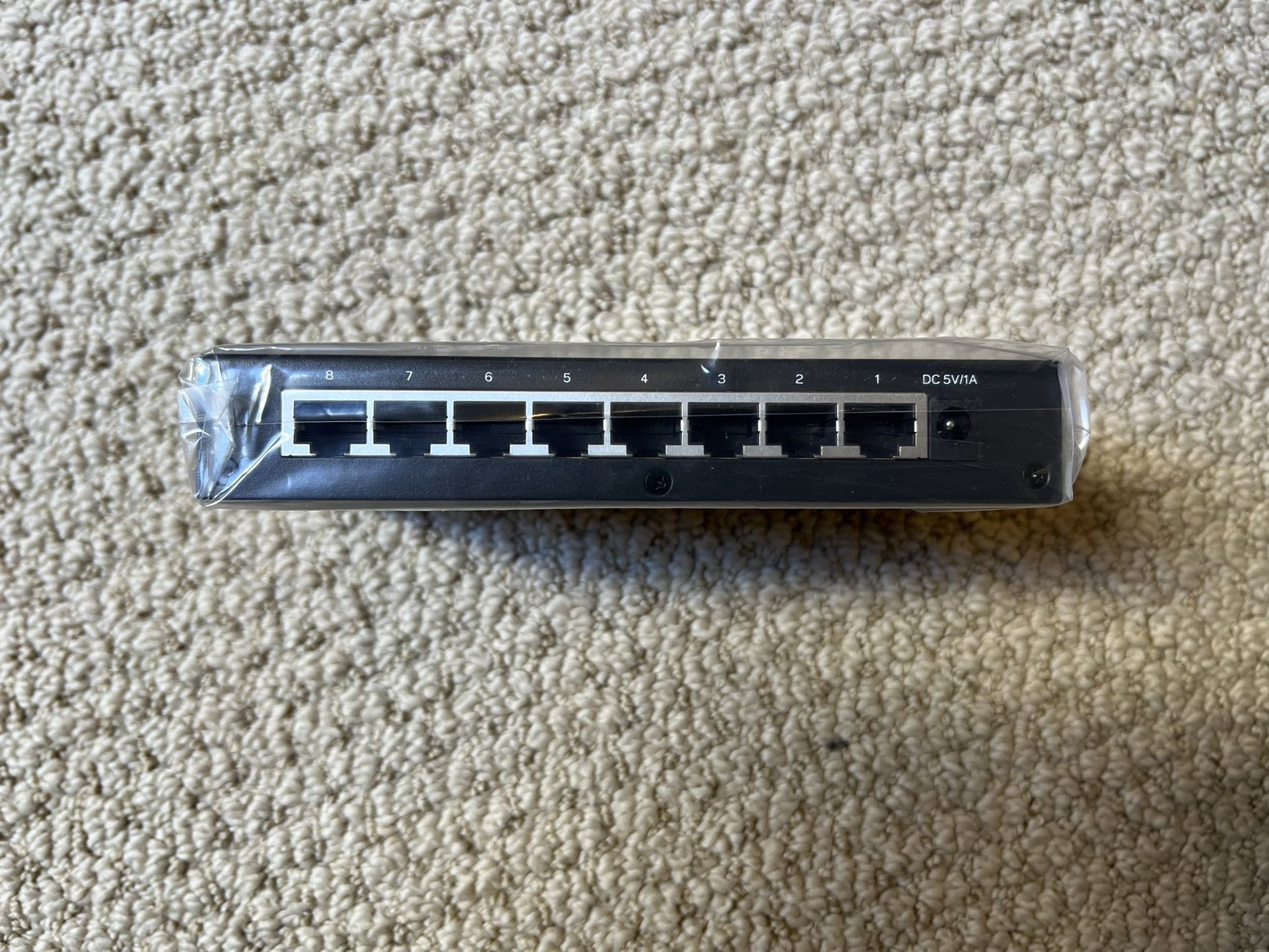 8 PORT GIGABIT ETHERNET SWITCH