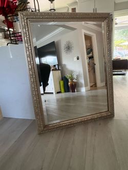 Gold wooden detail mirror