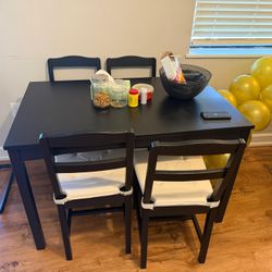 IKEA Dining Table With 4 Chairs 
