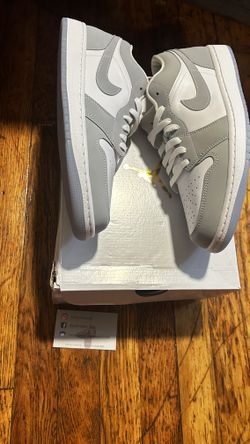 Jordan 1 Low 9.5 Men NEW