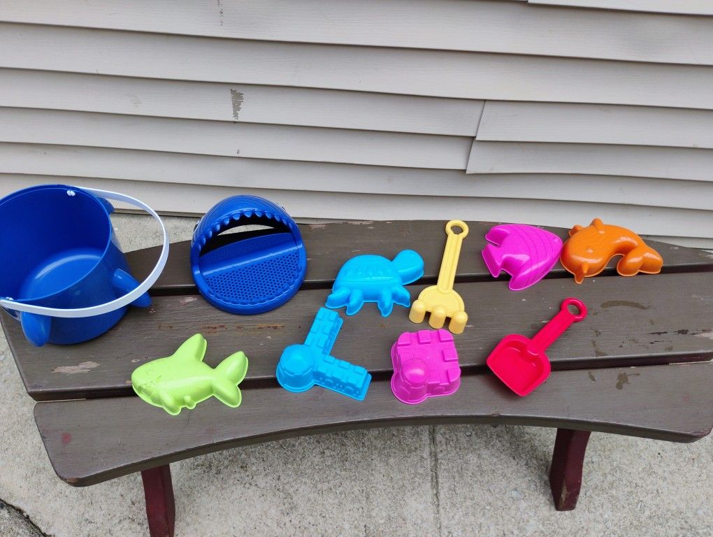 Beach Toys Bucket