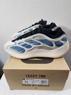 Yeezy 700v3 'Kyanite' - Size 11