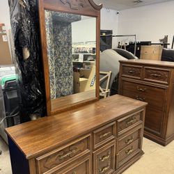 9 Drawer Dresser W/ Mirror & Gentleman’s Chest  