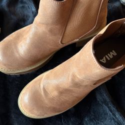 Mia Boots