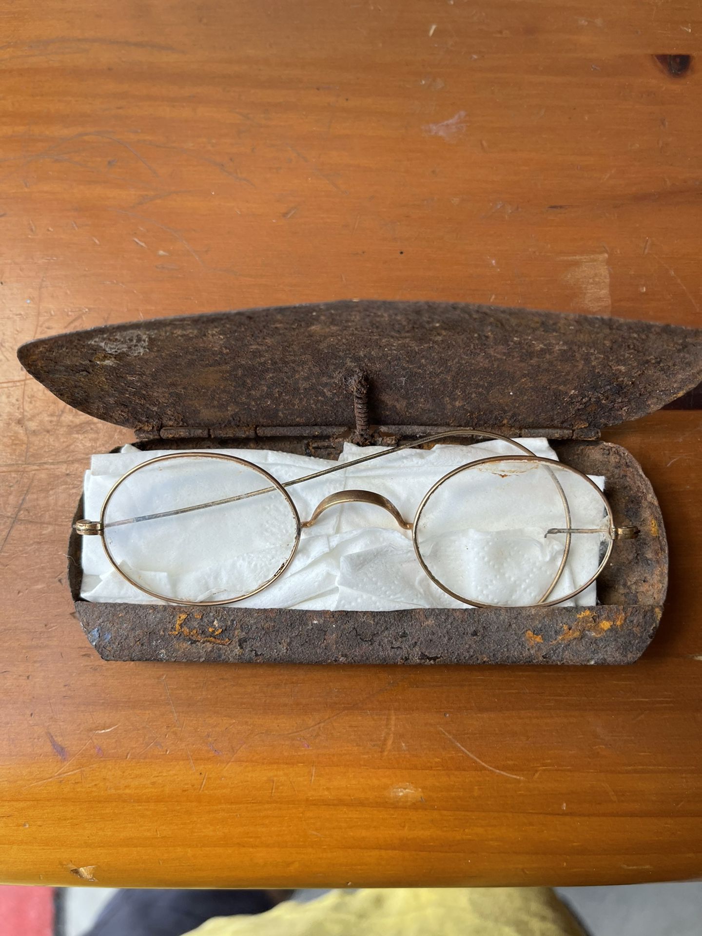 1900’s Antique Reading Glasses In Rustic Case