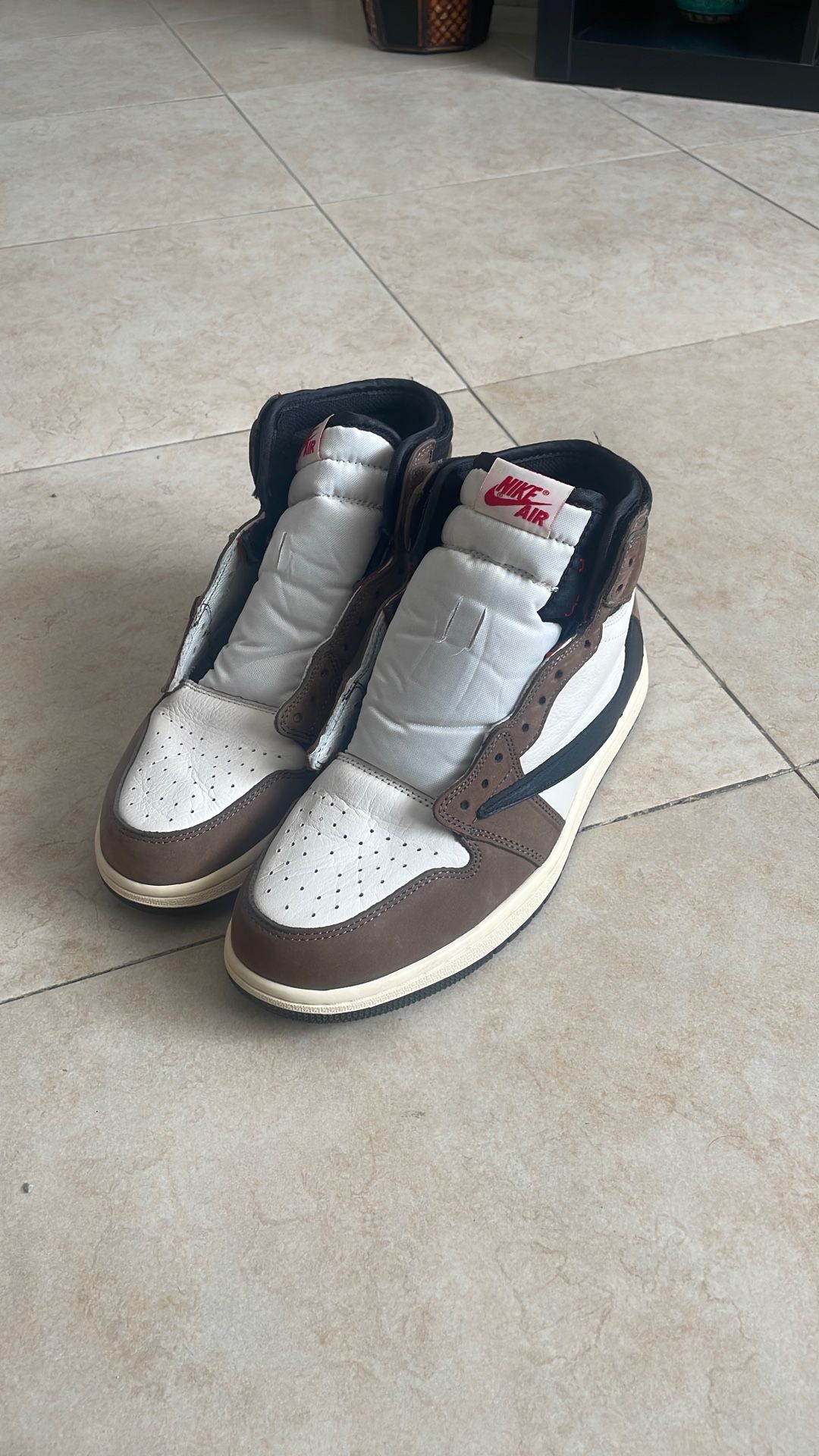 Jordan 1 Travis Scott Mocha