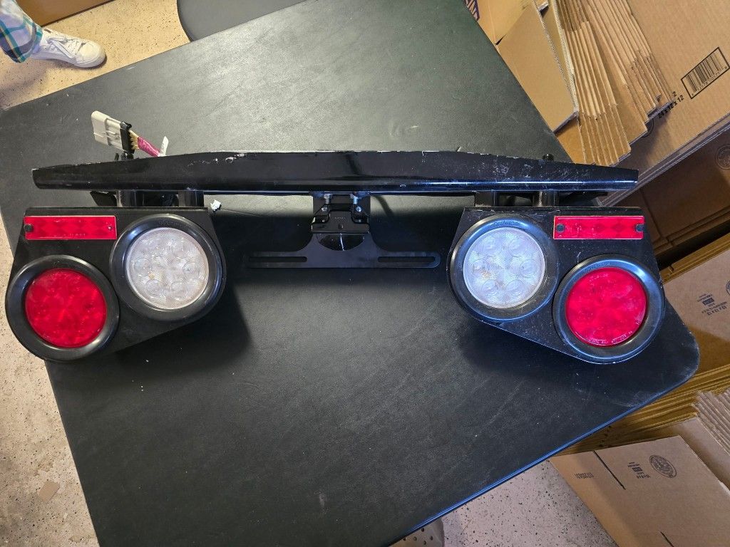 PETERBILT Tail Lights, License Plate Light And Wire Harness PACCAR P92 Universal Kit
