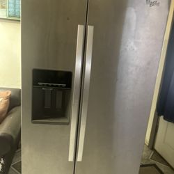 Whirlpool Fridge/ Refrigerador 