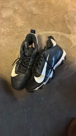 Baseball cleats