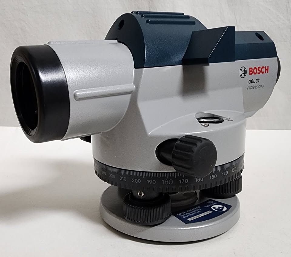 Bosch GOL 32 5.6 in. Automatic Optical Level with a 32x Magnification Power Lens