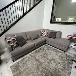 L Shaped Couch With Pillows 