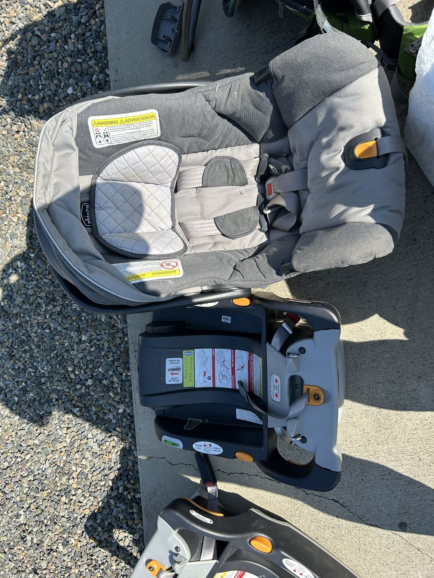 Chico Infant Car Seat With 2 Bases