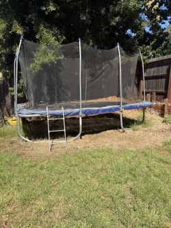 15 x 9 Skywalker Trampoline w/ladder
