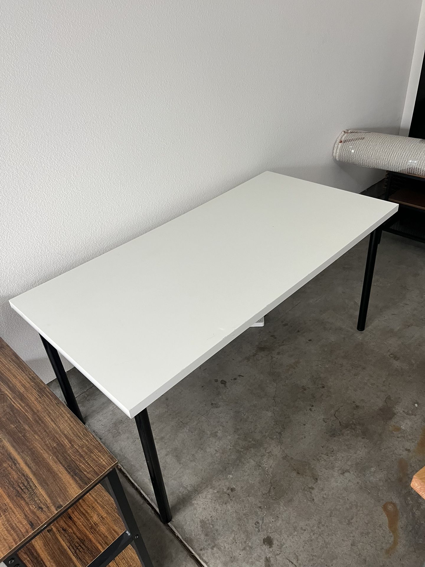 Desk with Plug Management