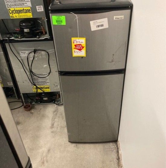 Magic Chef Min Fridge MCBR415S 4 for Sale in Lincoln Acres, CA OfferUp