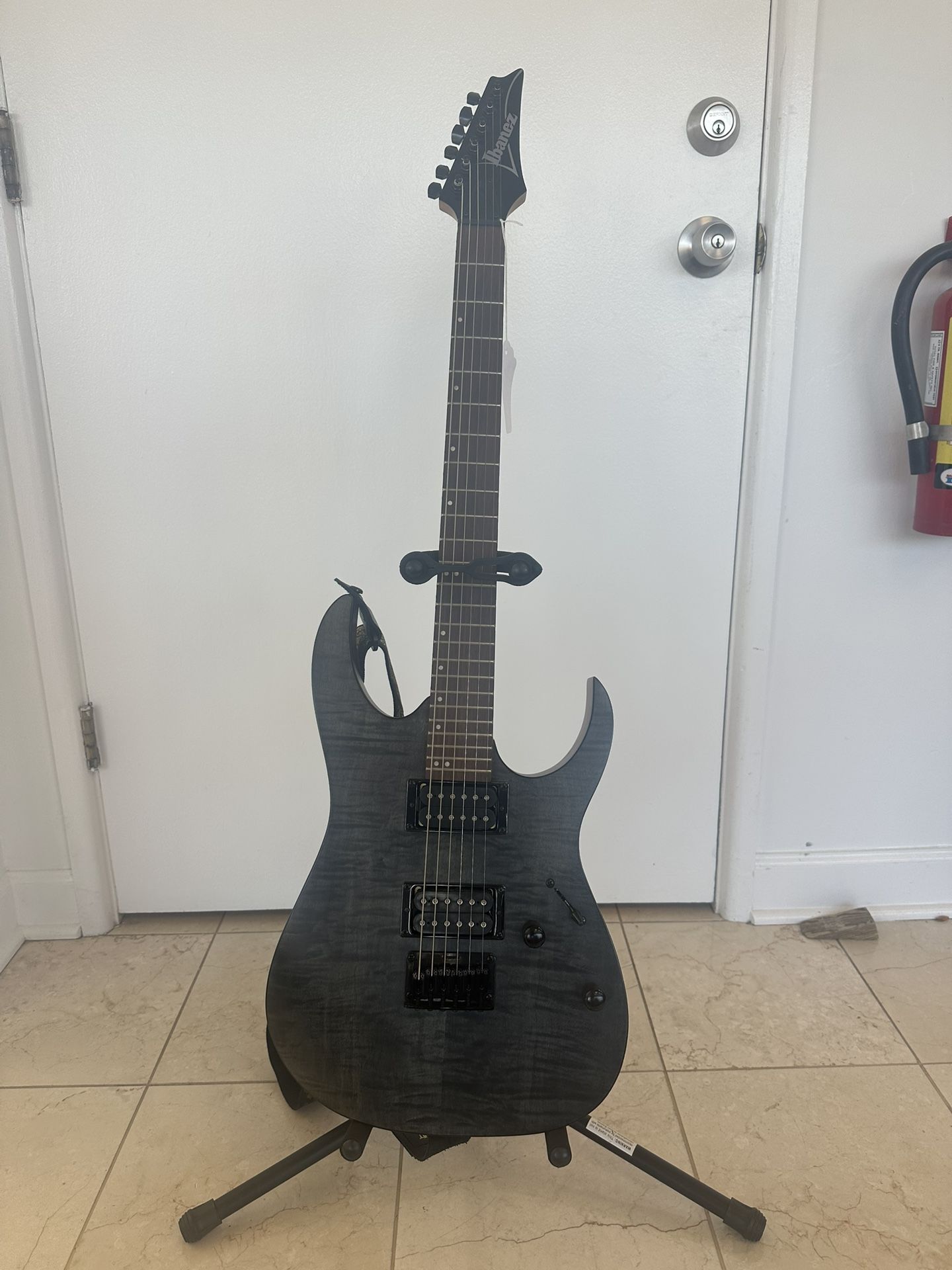 Ibanez Maple Black Electric Guitar w Strap