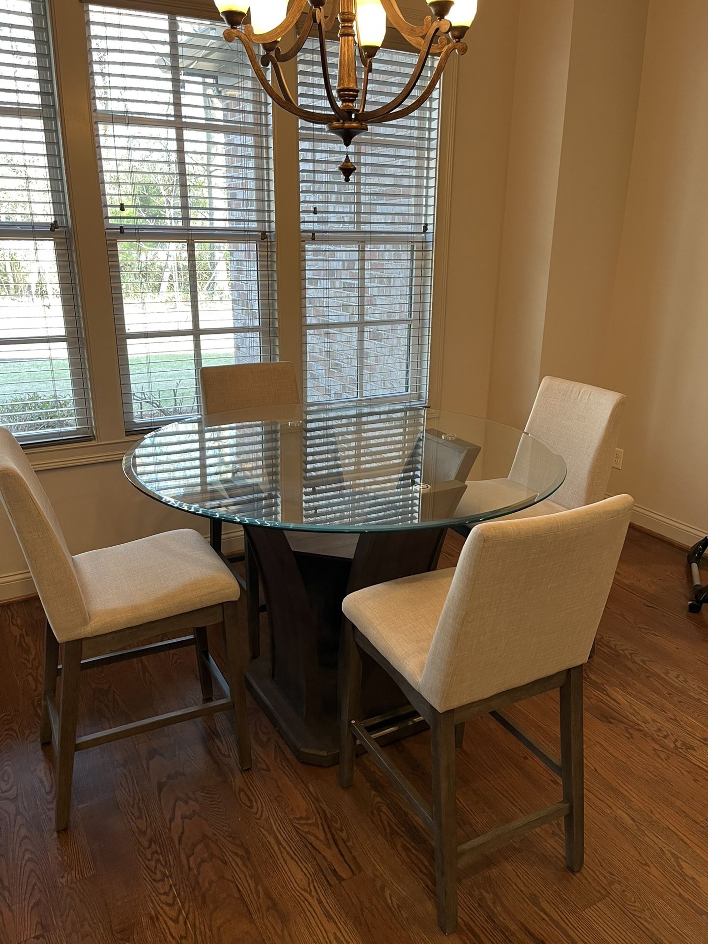 Round Kitchen High Table ( 4 Chairs)