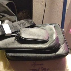Shoulder Bag ,Wallet And Change Purse By Louie Vai tton